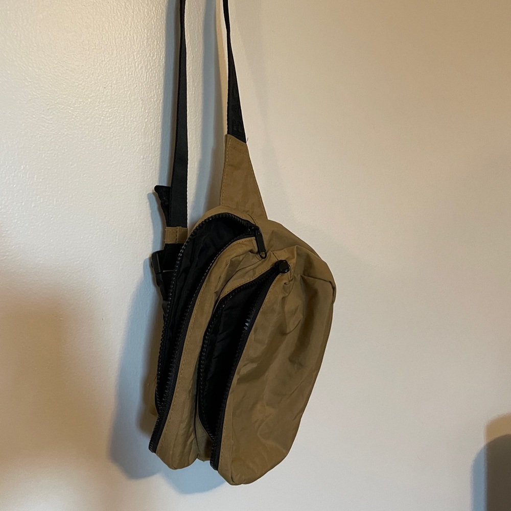 BAGGU Fanny Pack in Dark Khaki